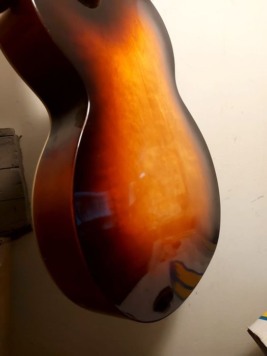 Chitara archtop cu doza Ideal