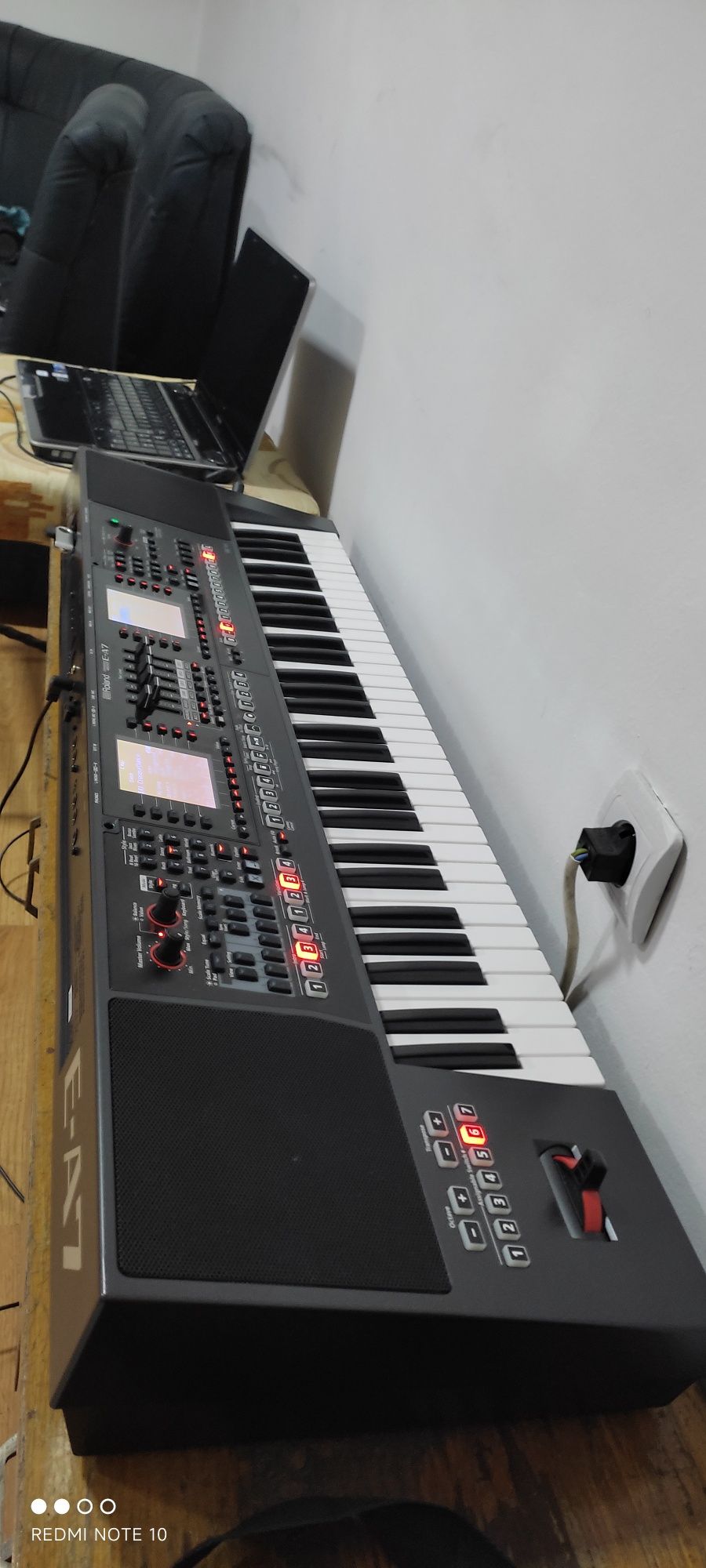 Roland E - A7 Expandable Arranger