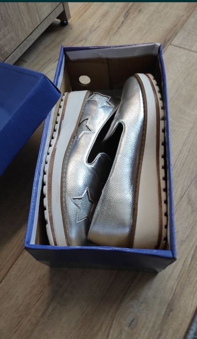 Дамски сребристи кожени  обувки 38 н