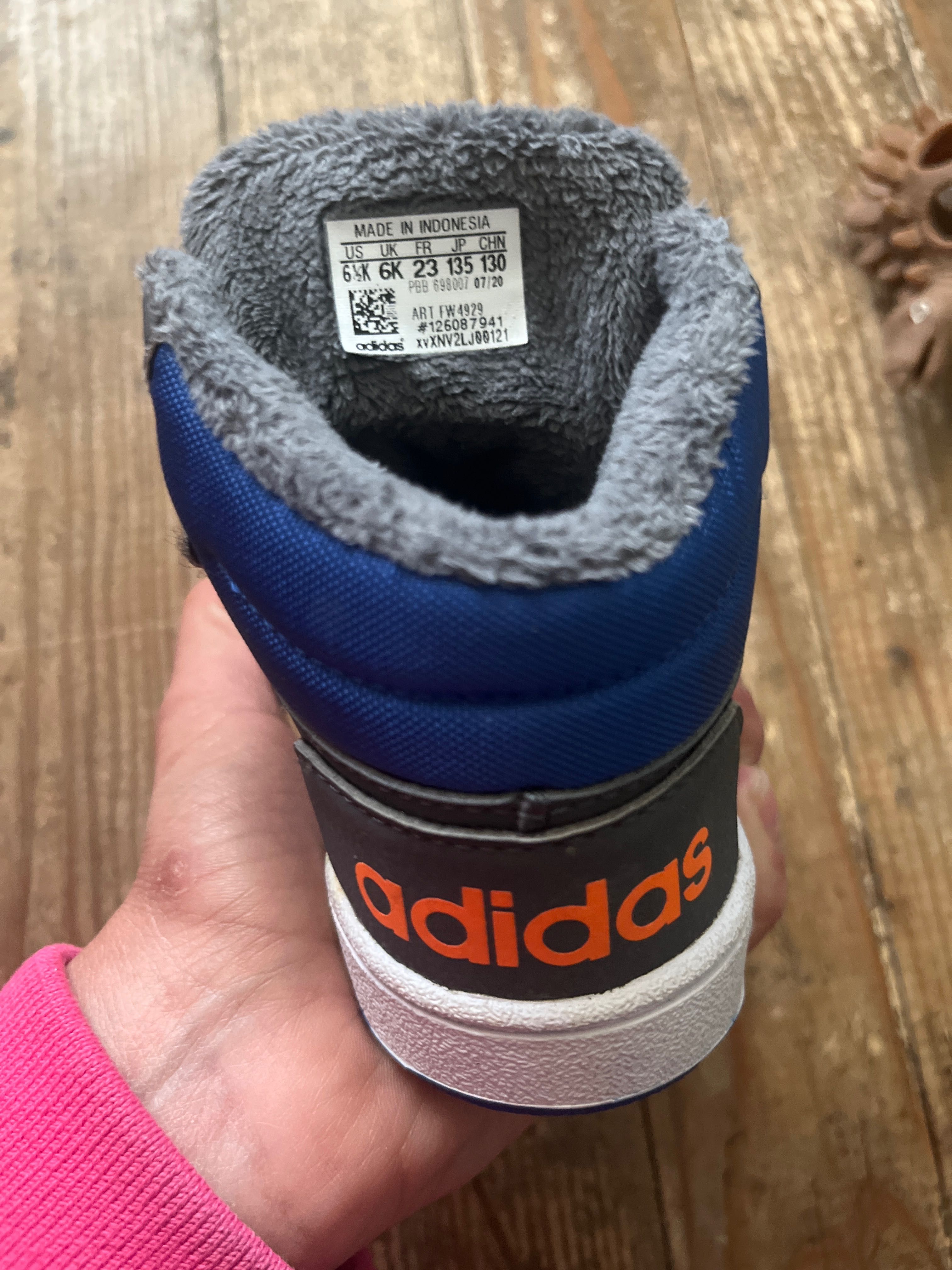 Детски маратонки “ADIDAS” с ПУХ и лепка. 23номер-(стелка 15см.)