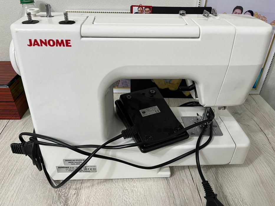 Швейная машина Janome
