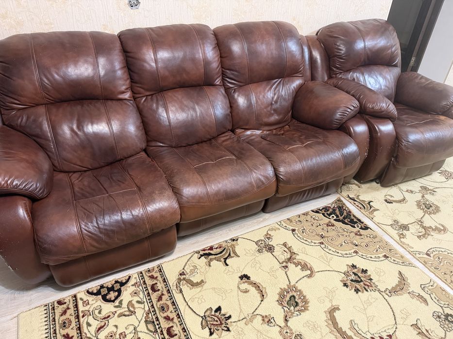 Продам диван кожаный