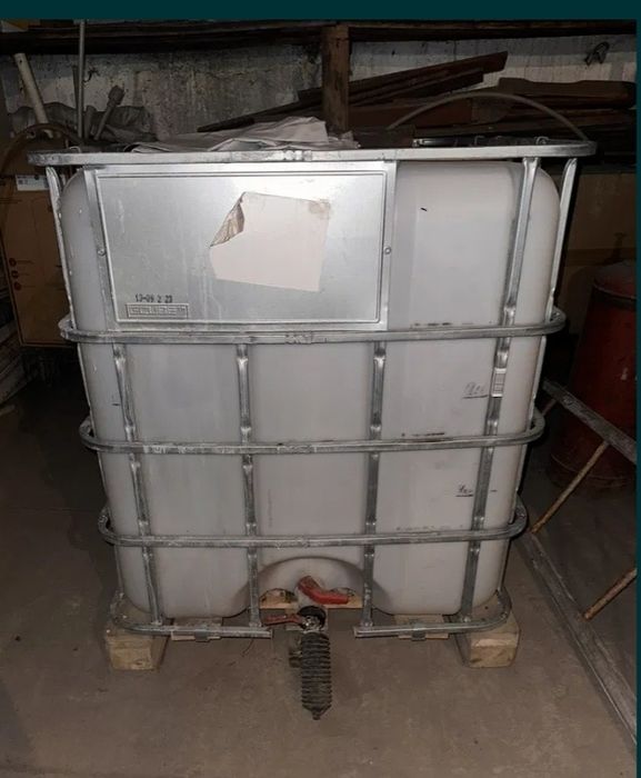 Емкость кубовая. 80тысяч тенге