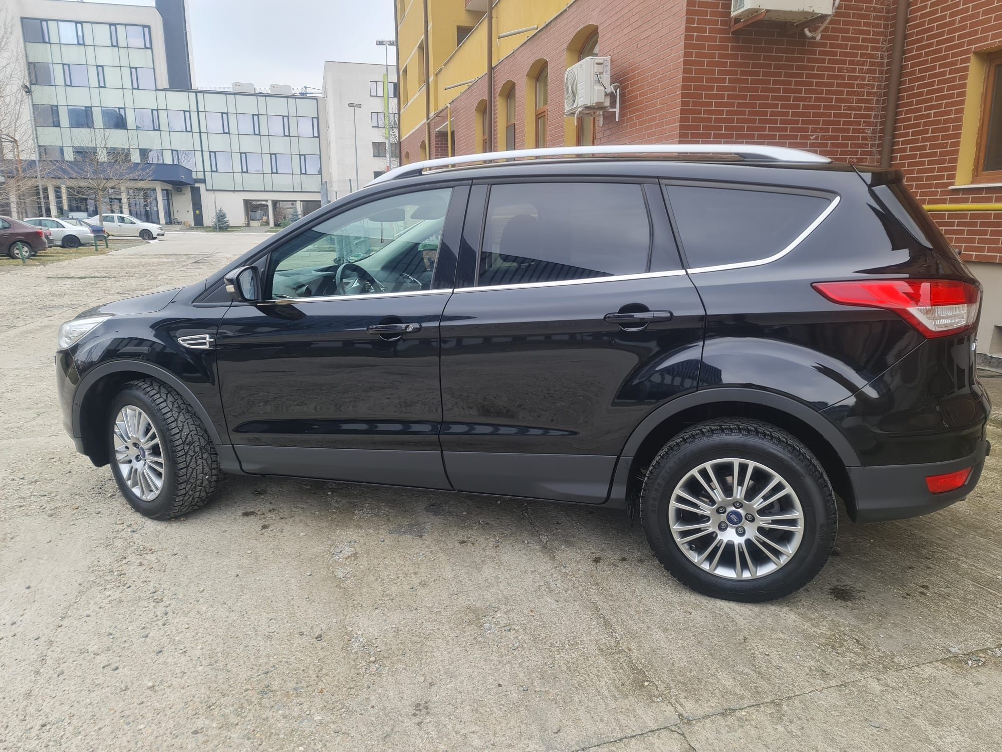 Ford kuga Proprietar 4×4