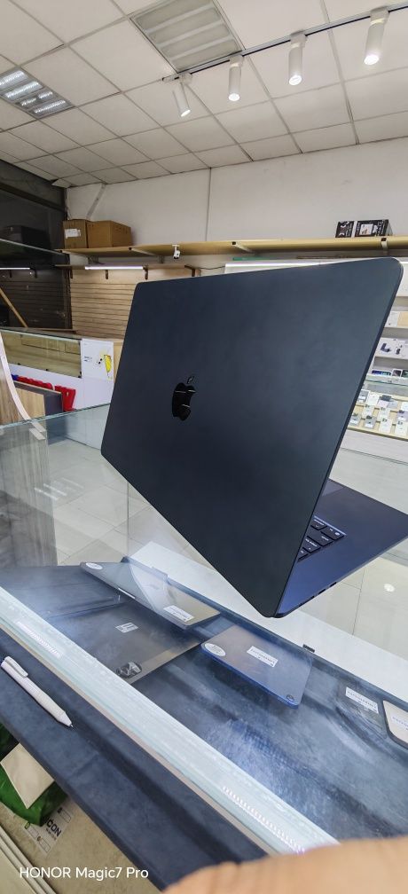 MacBook Air 15.6 M4.  16/256 в идеальном состоянии