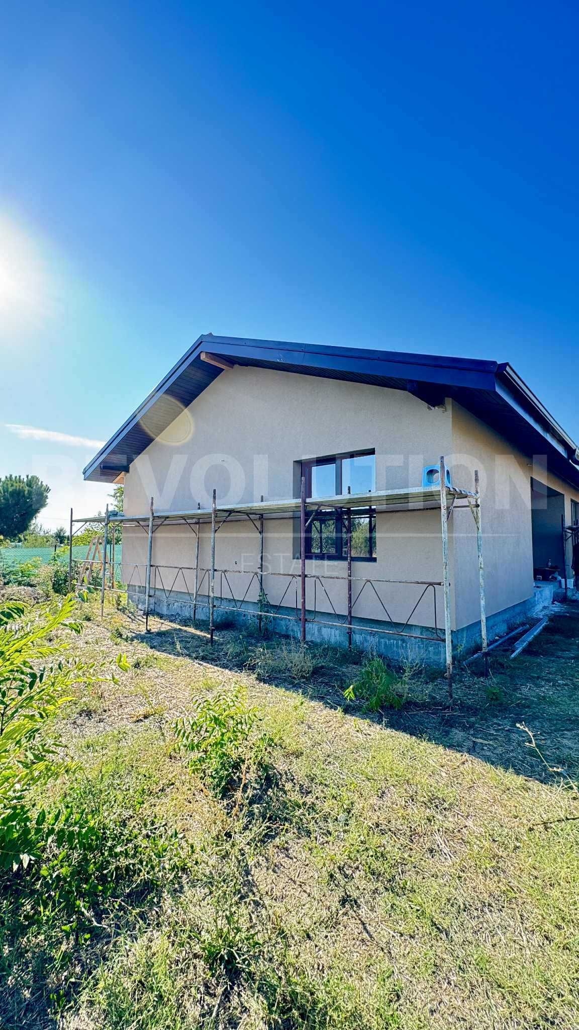 Самостоятелна къща в с. Скутаре