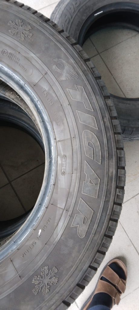 Anvelope /cauciucuri 225 75 r16 C în stare foarte buna