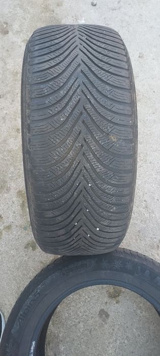 Vând 2 cauciucuri Michelin alpin