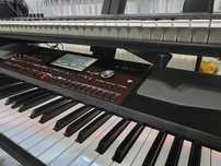 Спешно продавам Korg pa700 с най новия сет на муси