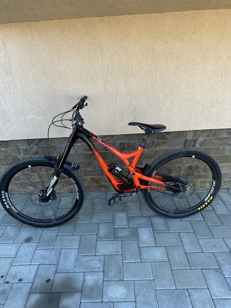 Vand bicicleta commencal 2018 în stare impecabilă