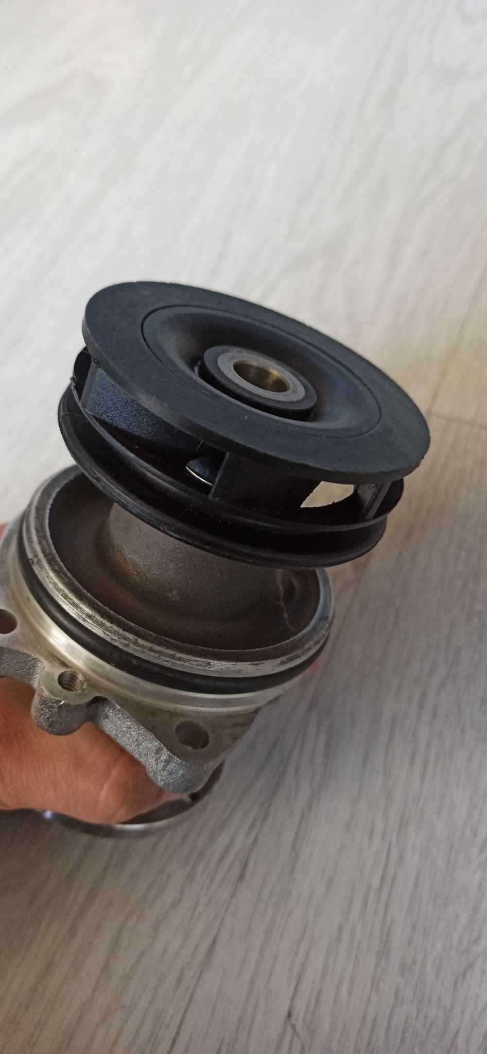 Водна помпа за BMW E39 INNA