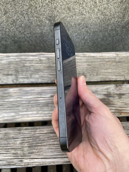 Продавам iphone 15 pro