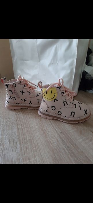 Яркие и стильные детские ботинки