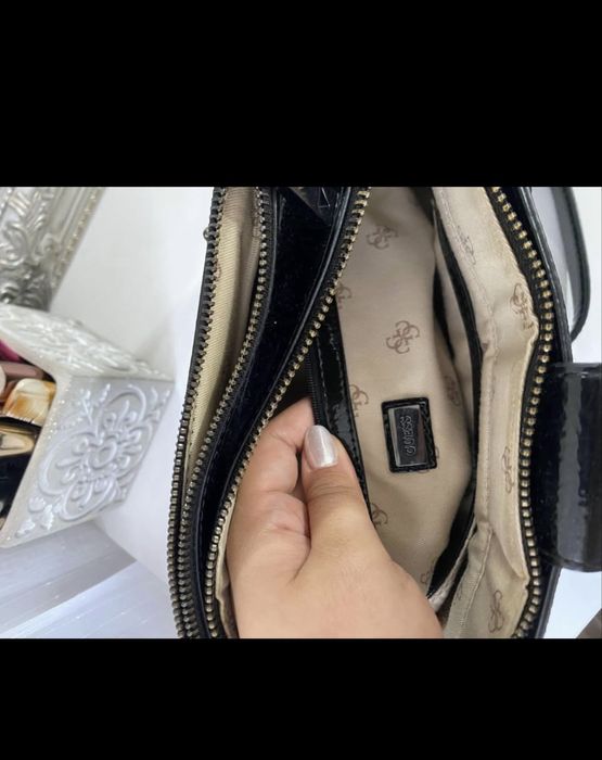 Geanta Guess de umar