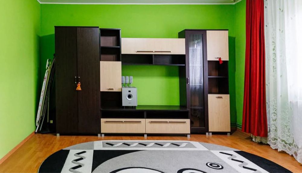 Vand mobila, 700 lei negociabil.