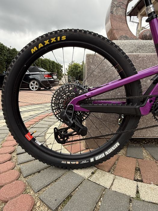 Santa cruz  full axs