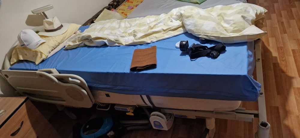 Vand pat mecanic pt persoane imobilizate la pat