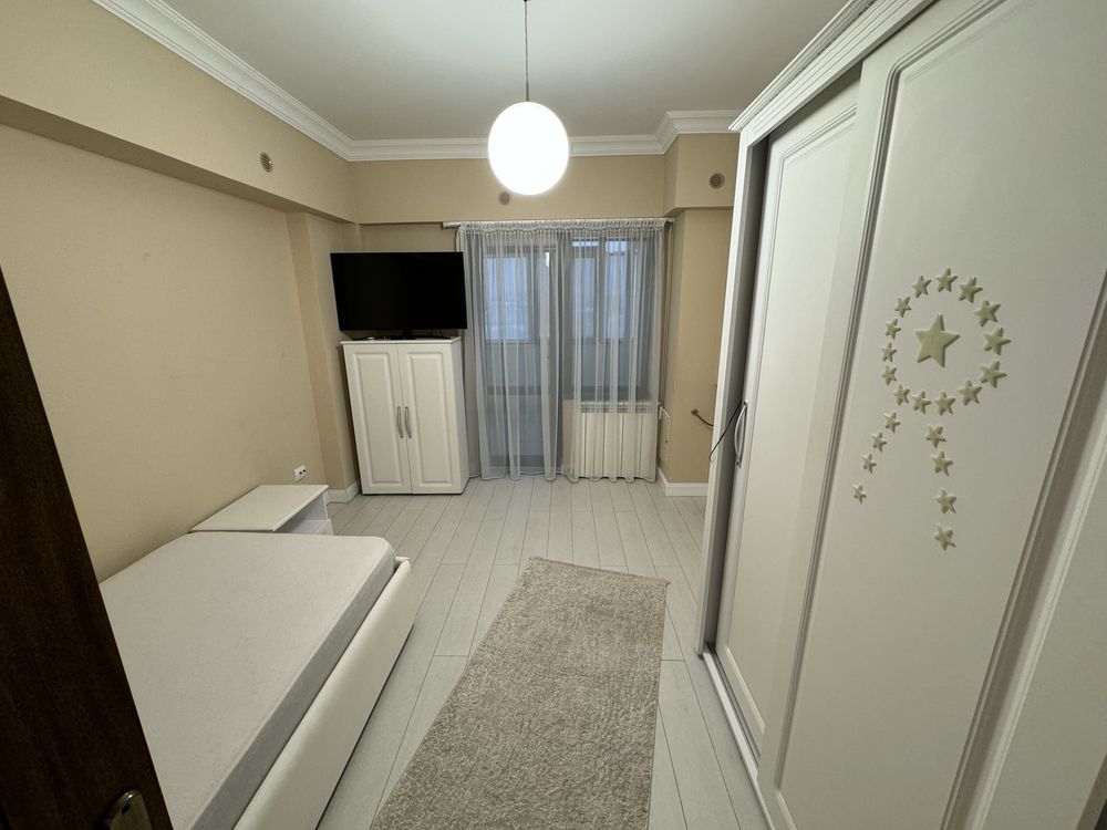 Inchiriez penthouse 4 camere - terasa