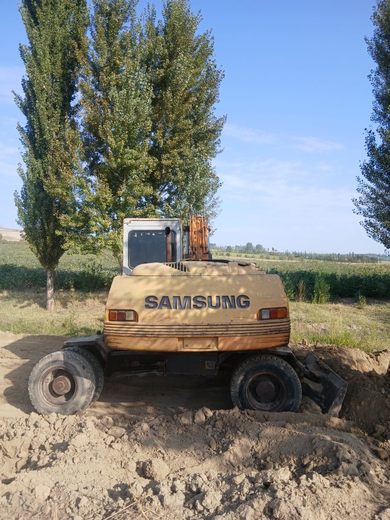 SAMSUNG 132 Сотилади.