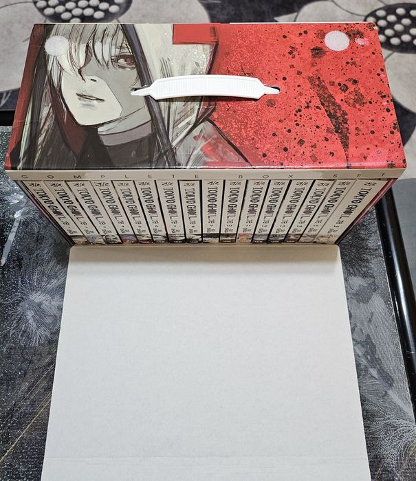 Продавам Tokyo Ghoul:Re Manga Box