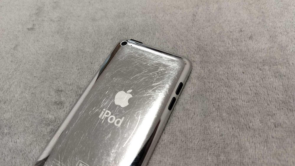 Apple iPod touch 4th generation 8 Gb White