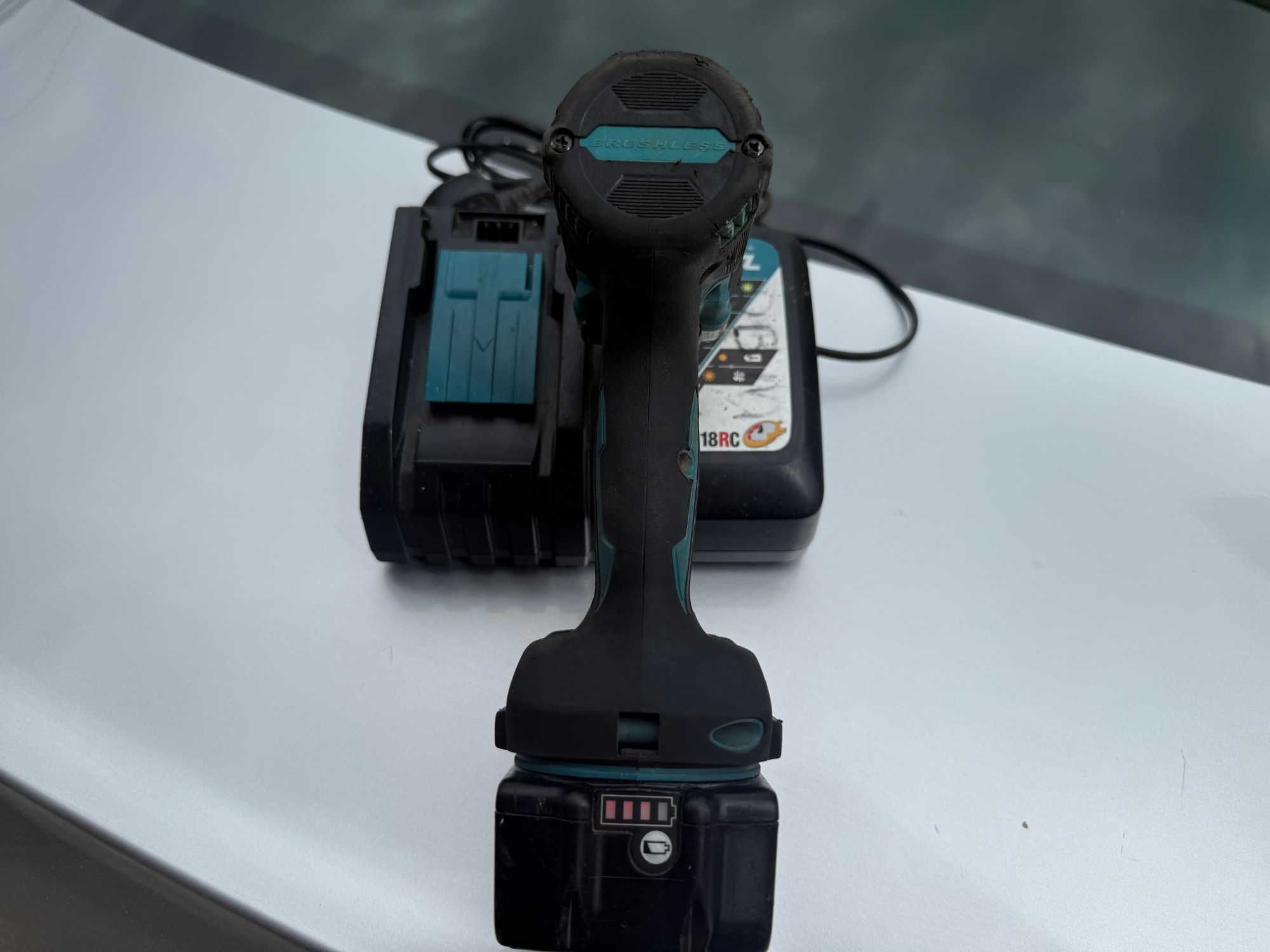 Makita DTW300 Гайковерт
