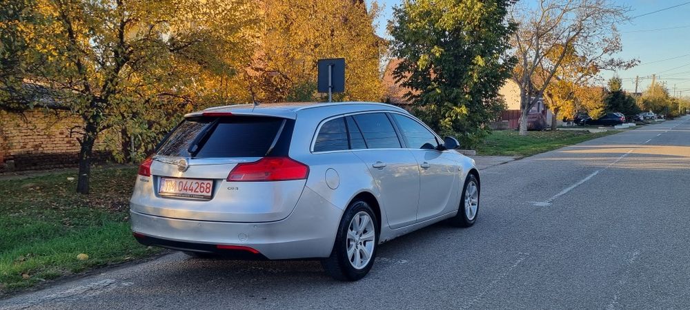 Opel Insignia an 09/2009 nr roșii valabile