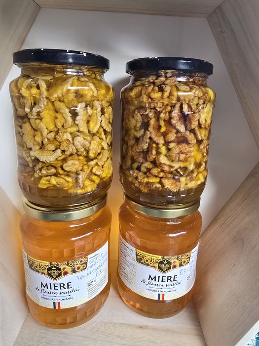 Vând miere de albine  floarea soarelui  si Poliflora