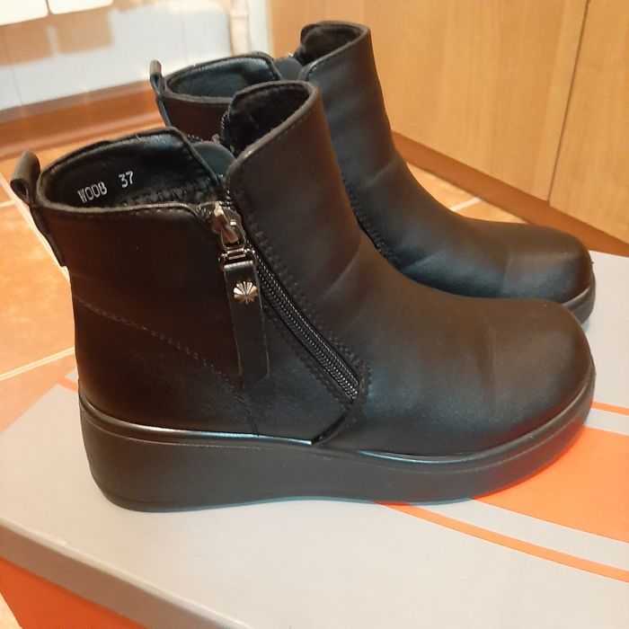 Женская обувь в хорошем состоянии