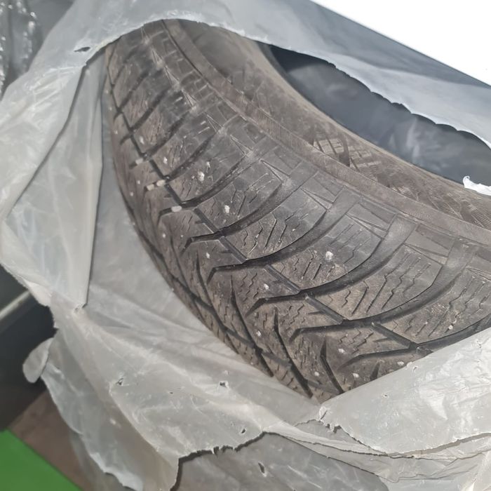 280/60 R18 зимние шины на Toyota land cruiser 200