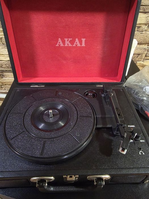 Грамофон Akai в много добро състояние