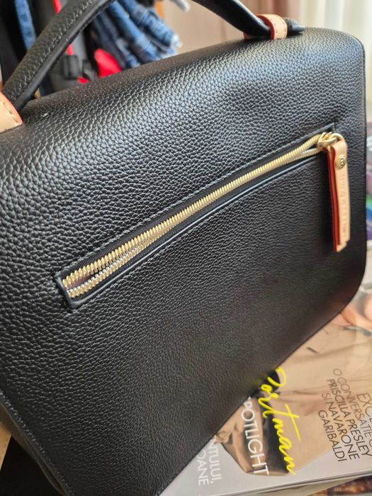 Vand geanta Bugatti noua