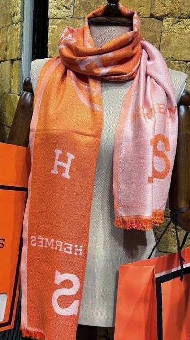 Esarfe- diverse modele în privat