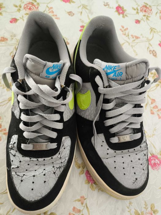 Vând adidași Nike