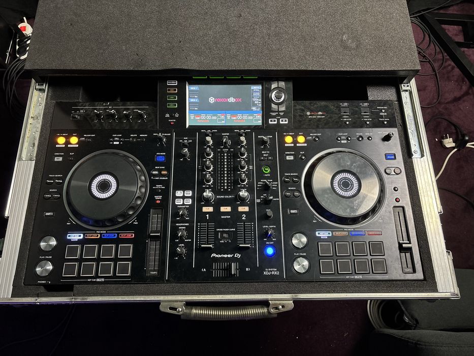 Consola Pioneer XDJ-RX2 + Flight Case