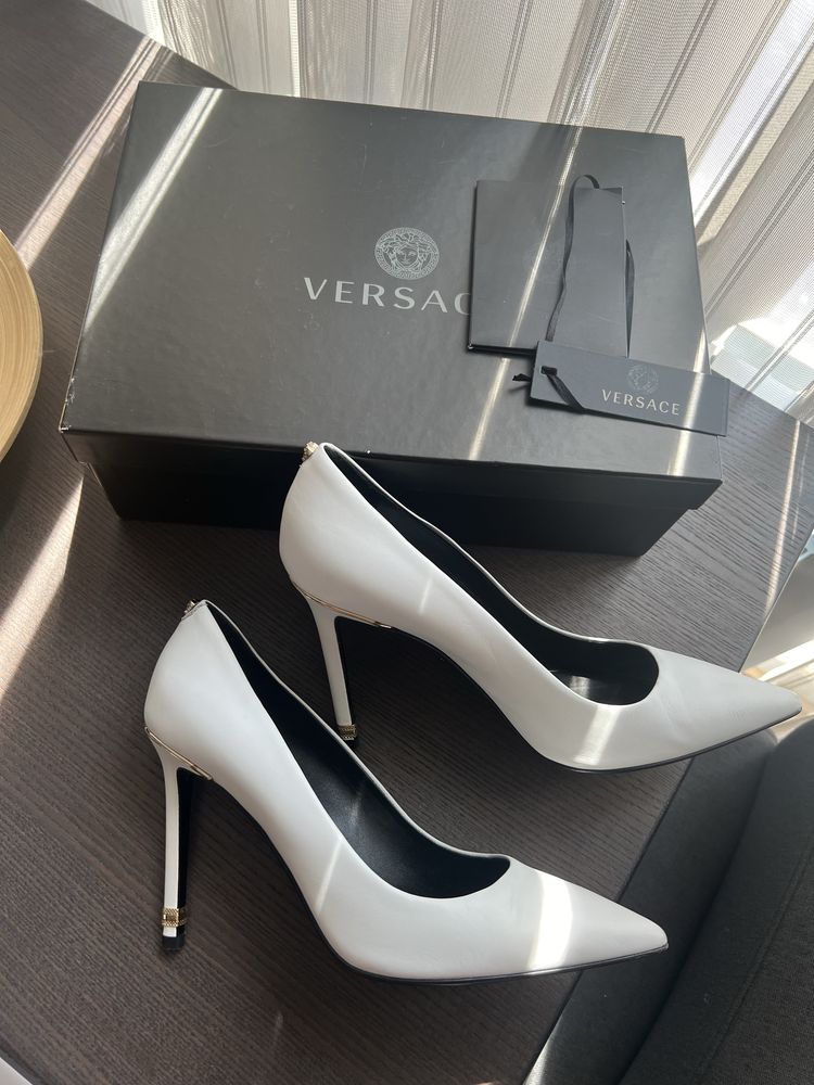 Дамски обувки с ток Versace