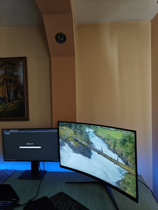 Monitor curbat 4K 31.5 inch MSI 321CUV