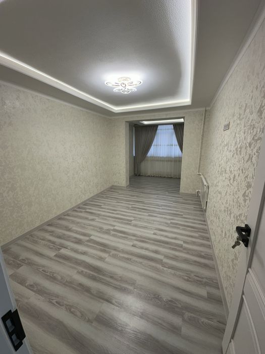 Срочно сотилади квартира янги ремонт люкс