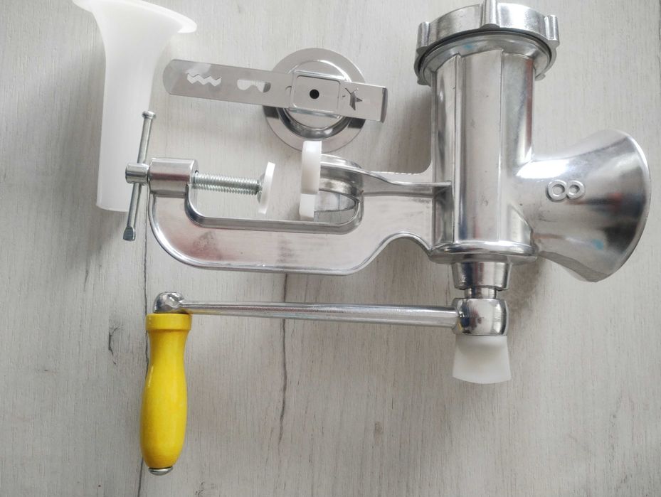 Ръчна машинка за месо.