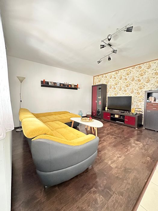 Vand casa in triplex utvin la principala