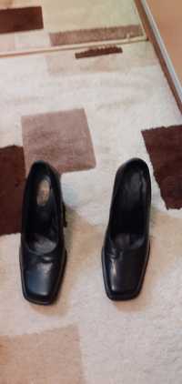 Pantofii din piele mr 35 marca guban