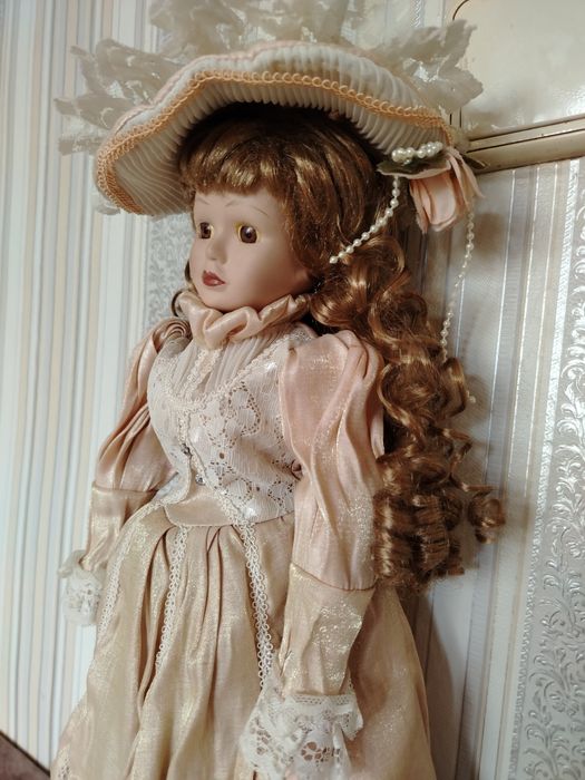 Продавам порцеланова кукла – Викториански стил, колекционерска рядкост