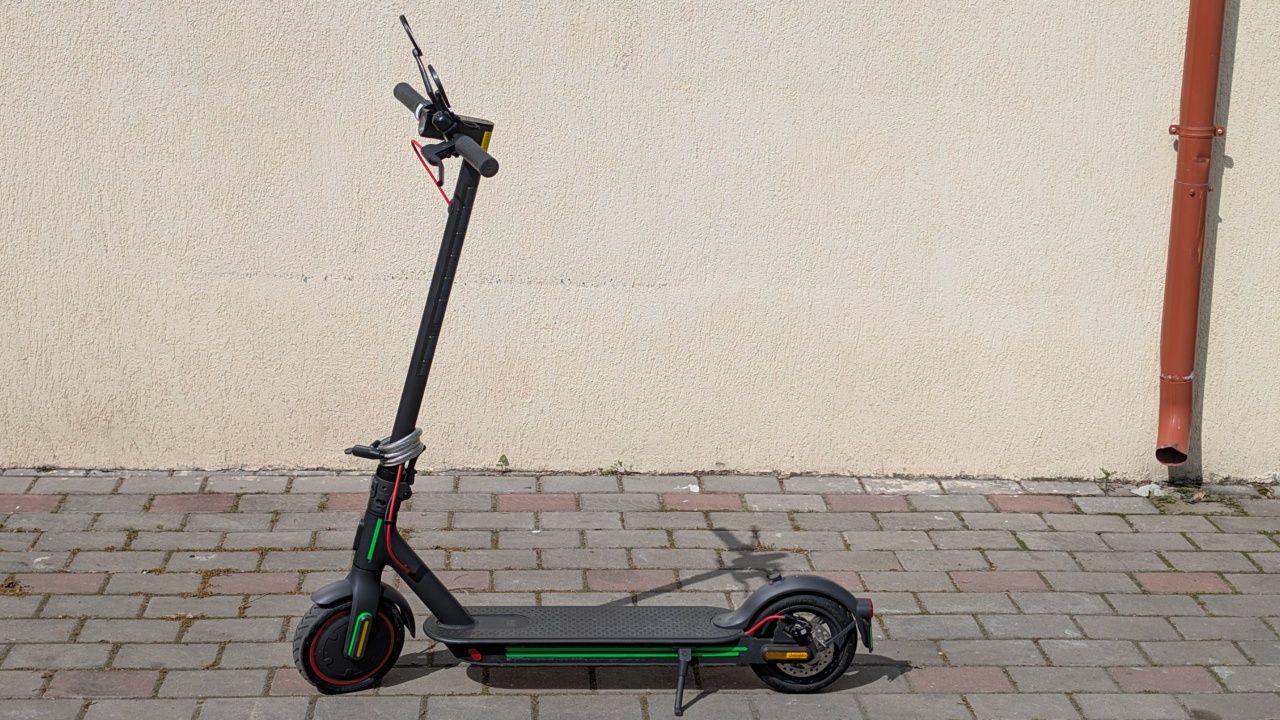 Vând trotineta electrica XIAOMI MI PRO 2 stare excepțională.