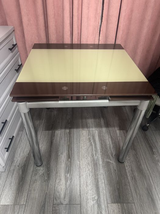 Стол стеклянный раздвижной Польша