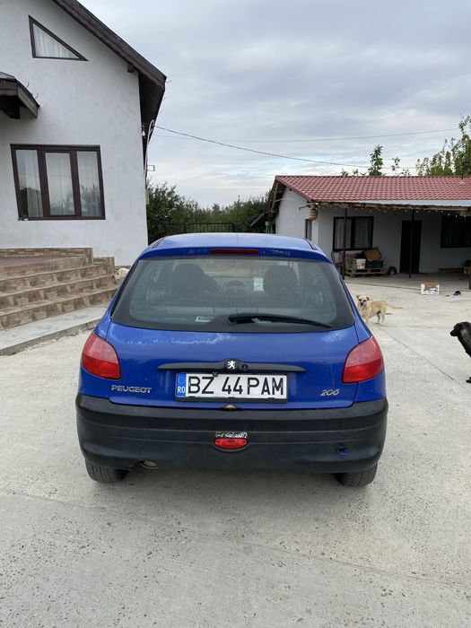Vand Peugeot 206 din 2003, motor 1.2 benzină