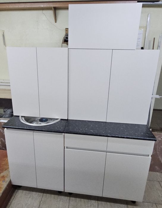 Кухня без ручек, в наличии (новая, доставка)