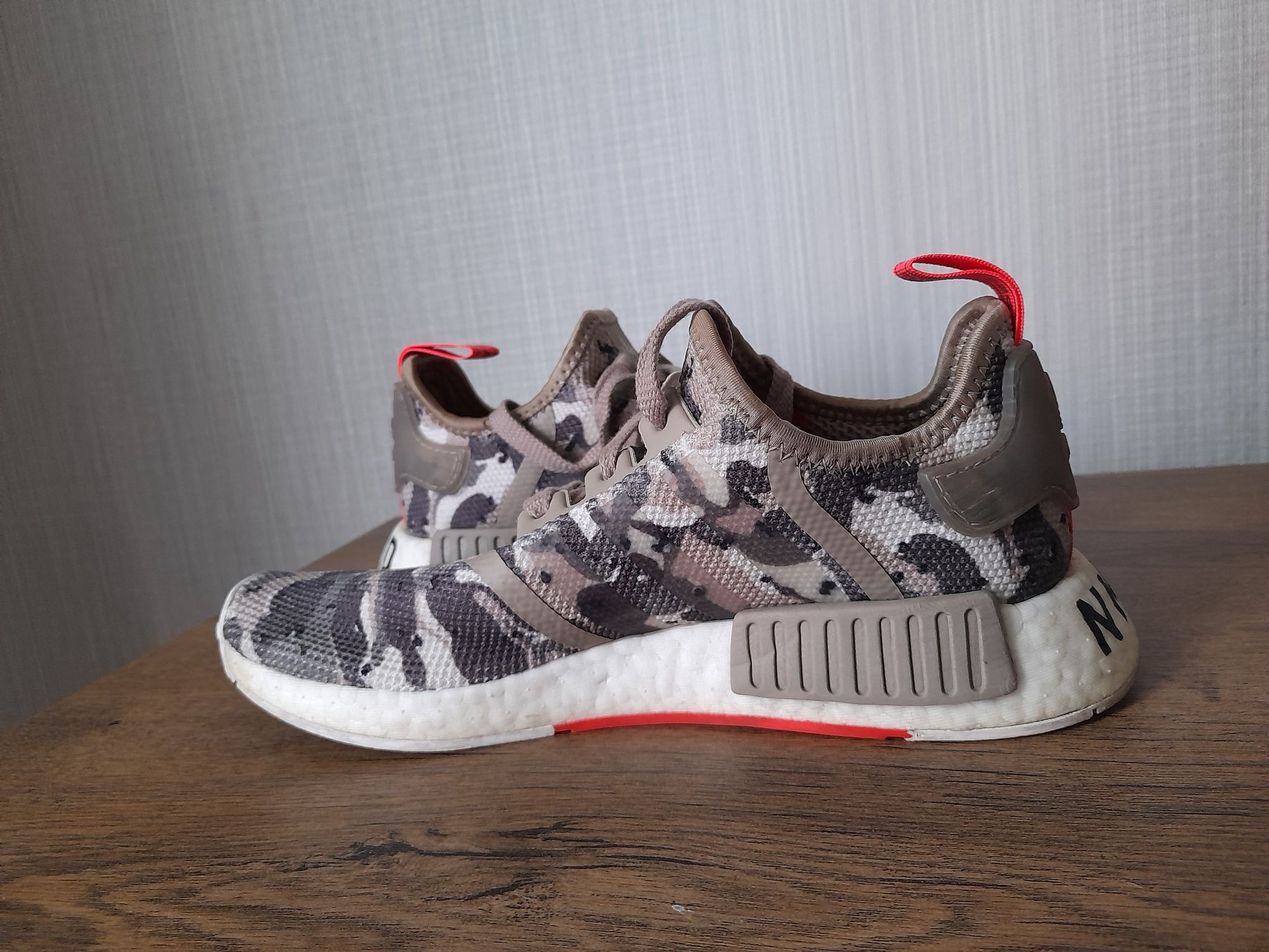 Adidas NMD R1 маратонки 40 номер.