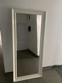 Vând oglindă de perete cu dimensiunile 165 cm înălțime și 74 cm lățime