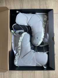 Boots burton for snowboarding