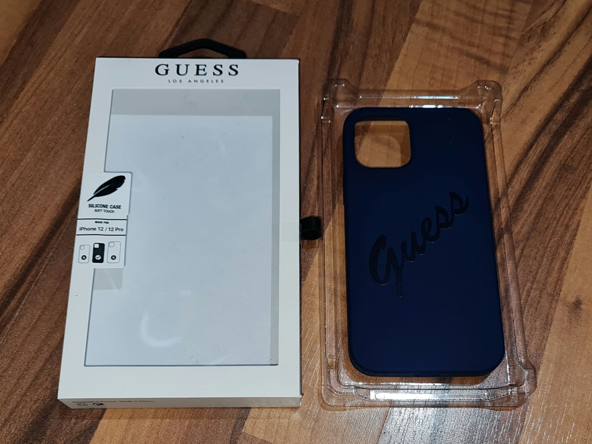 Husa silicon originala Guess Silicone Case Apple iPhone 12 12 Pro